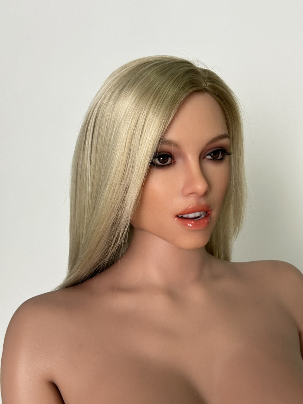 Lily Sex Doll (Zelex 170 cm C-CUP GE146-1 Siliconen)