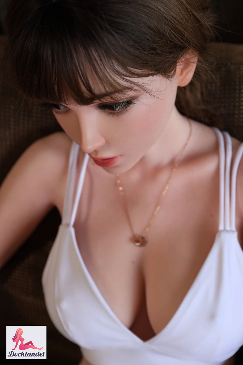 Sex Doll Elina Model 9 (Gynoid Doll 150 cm d-cup siliconen)