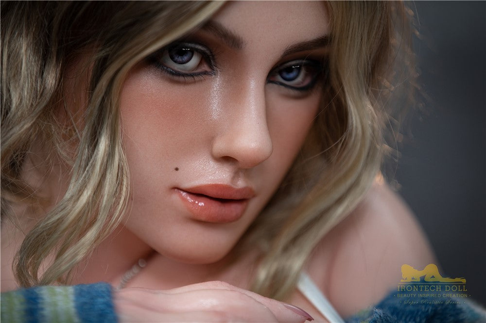 Lotta sekspop (Irontech Doll 152 cm A-cup S17 siliconen)